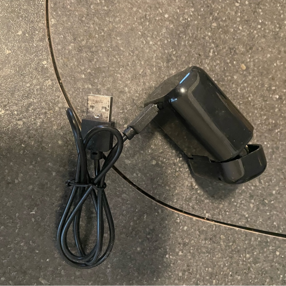 Like New Wireless Earbuds - Picture 3 of 3